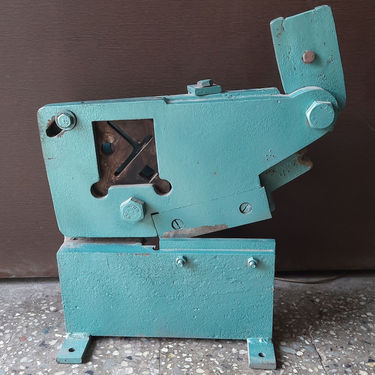 Angle Cutting Shearing Machine